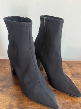 Jeffrey Campbell Black Pointed Toe wStretch Sock Ankle Boots Size 10